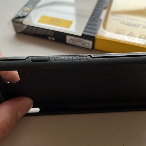 IPHONE 7/8 Otterbox case! - Picture 4 of 6